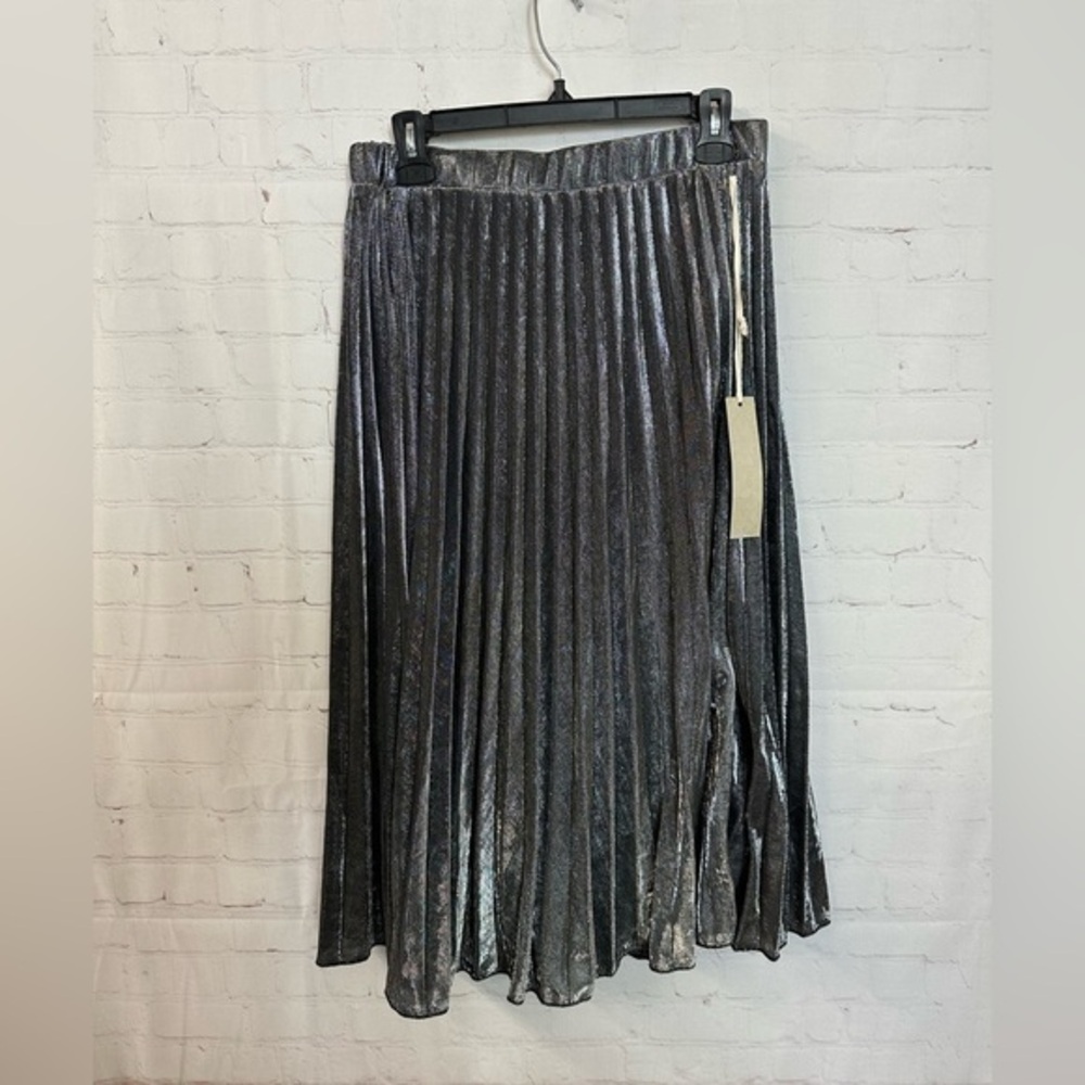 Love In Shimmer Pleated Skirt size Medium NWT